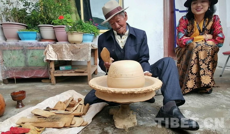 རྫ་ཆས་རྙིང་པ་གསོན་ཤུགས་གསར་པ་དང་འཕྲད་པ།