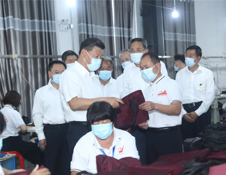 ཞི་ཅིན་ཕིང་ཨན་ཧུའེ་རུ་རྟོག་ཞིབ་གནང་བར་ཕེབས་པ།