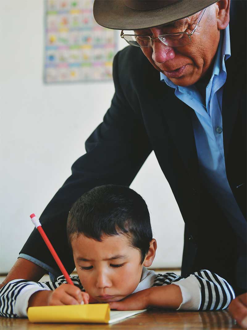 དགེ་རྒན་གཅིག་དང་སློབ་མ་བདུན་ལས་མེད་པའི“སྤྲིན་ཚོམ”སློབ་གྲྭ་སློབ་འགོ་ཚུགས་པ།