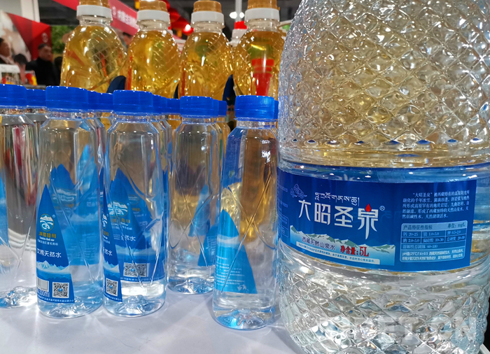 འཛད་སྤྱོད་དབུལ་སྐྱོར་ཟླ་བར་“ཉོ་ཚོང་”ལ་བརྟེན་ནས་ཁེ་ཕན་རག་སྟེ་དབུལ་སྐྱོར་ལ་རོགས་རམ་བྱས།