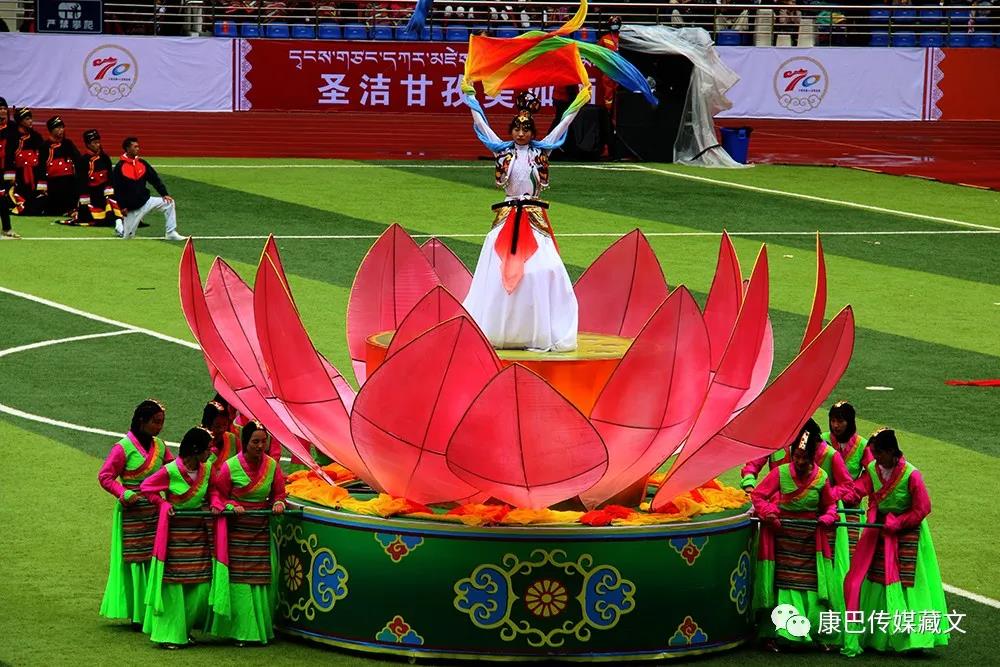 དཀར་མཛེས་བོད་རིགས་རང་སྐྱོང་ཁུལ་བཙུགས་ནས་ལོ་ངོ་70འཁོར་བར་དགའ་སྟོན་རྟེན་འབྲེལ་ཞུ་བའི་ཚོགས་ཆེན་དར་མདོར་འཚོགས།