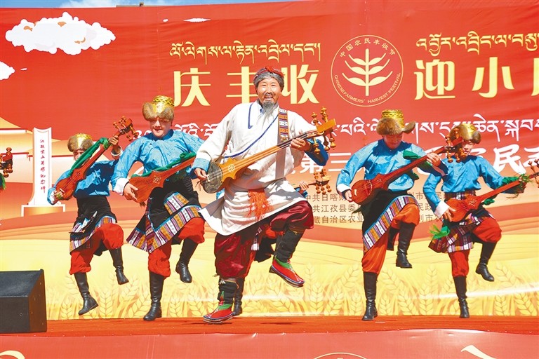 འབྲས་ལྡན་དུས་སུ་གང་སར་ལོ་ལེགས་གཏམ་བཟང་སྙན།