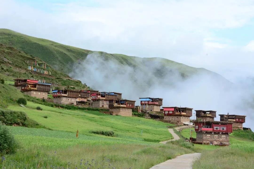 འཚོ་སྡོད་ཁོར་ཡུག་ལེགས་སུ་བཏང་ནས་དབུལ་བྲལ་ལ་སྐུལ་སྤེལ་བཏང་།