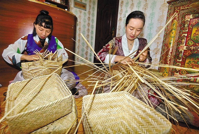 འབད་འབུངས་ཡར་བརྩོན་གོ་ཆ་བརྟན་པོར་སྤྲས་། སྙིང་སྟོབས་ཆེར་བསྐྱེད་གཡུར་ཟའི་གྲུབ་འབྲས་གཏོད།