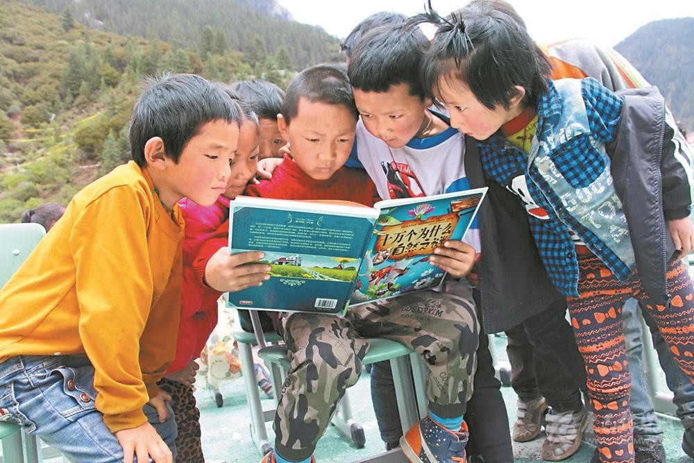 ང་ཚོས་ཆེས་ངོ་མཚར་ཆེ་བའི་ཕྱི་རོལ་གྱི་འཇིག་རྟེན་ལ་ལྟ་འདོད།