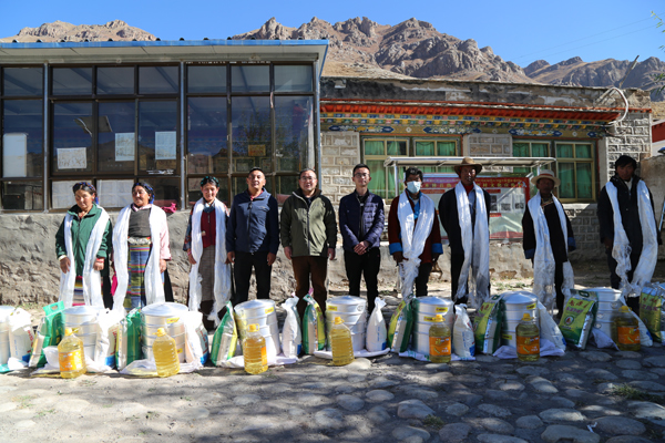 ཤང་ཆུའི་འགྲམ་གྱི་ཕུགས་འདུན་ཆུང་ཆུང་།