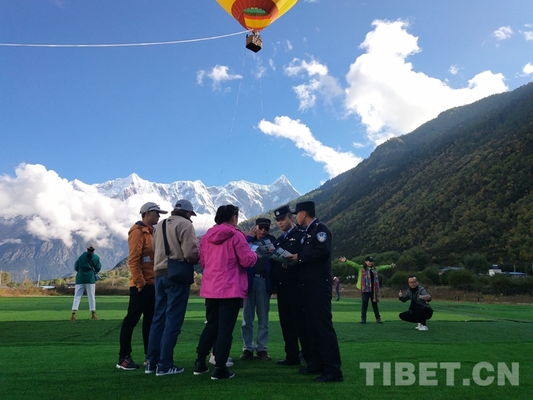 ཉིང་ཁྲིའི་མཐའ་མཚམས་དོ་དམ་ཉིང་ལག་རུ་ཁག་ཏུ་སྐབས་བཅུ་དགུ་པའི་ཀྲུང་ཨུ་ཚང་འཛོམས་གྲོས་ཚོགས་ཐེངས་ལྔ་པའི་དགོངས་དོན་སློབ་སྦྱོང་དང་སྒྲོག་འགྲེལ་བྱེད་པའི་ཚ་རླབས་འཕྱུར།