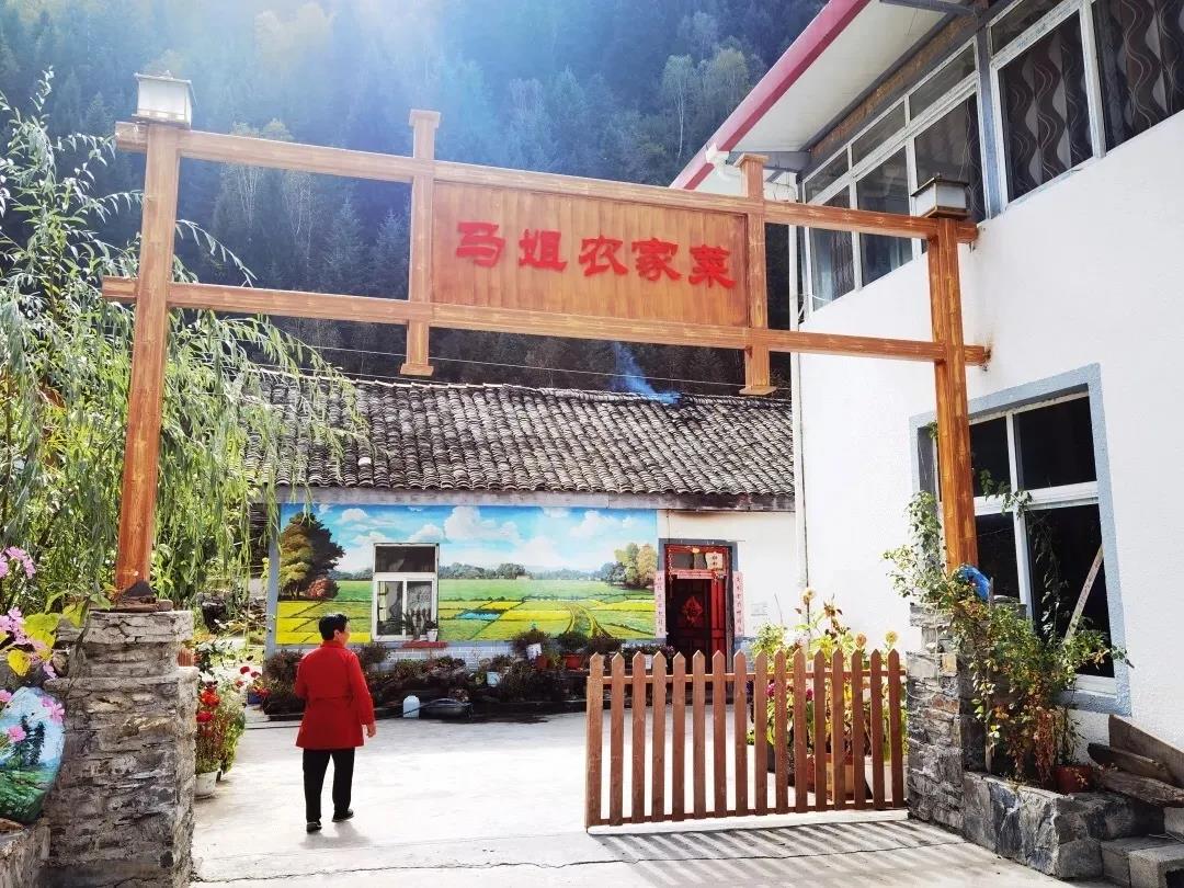 གྲོང་གསེབ་ཀྱི་ལྗོངས་སྐོར་དར་བས་སྡེ་མི་ཚོ་སྐྱིད་ཀྱི་དཔལ་ལ་རོལ།