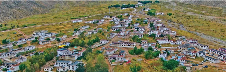 དཀའ་བ་སྤྱད་ནས་བྱ་གཞག་བཏོད། བདེ་སྐྱིད་འཚོ་བ་དེ་ལས་བྱུང་།