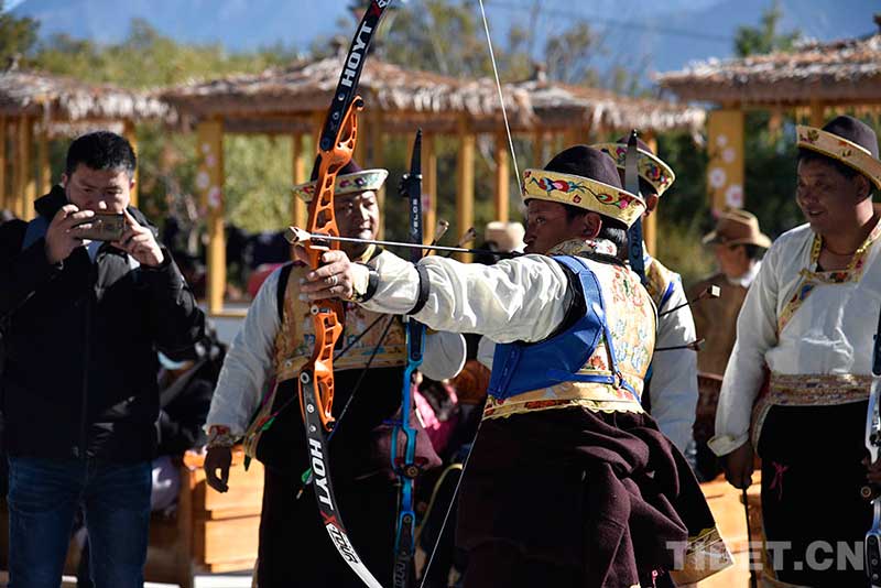 ཀོང་པོའི་བི་ཤུ་ཡི“མཆོང་བསྐྱོད་ལམ་བུ།”