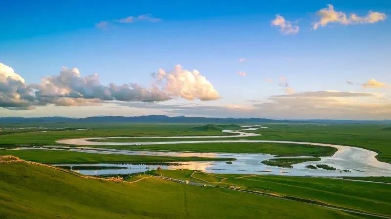 ​ཐུན་མོང་དཔལ་འབྱོར་དར་བས།། སྐྱིད་ཀྱི་དཔལ་ལ་རོལ་སོང་།།