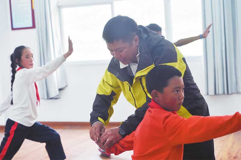 “ས་མཐོའི་རྒོད་ཕྲུག”གིས་དྲག་རྩལ་ལ་བརྟེན་ནས་ཕུགས་འདུན་གཏོད་པ།