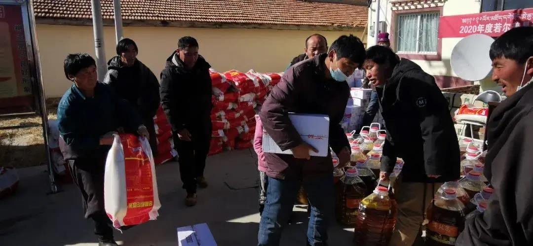 རྨེ་ཆུ་ཡུལ་ཚོའི་ཐུན་མོང་དཔལ་འབྱོར་གྱིས་སྡེ་མི་ཚོར་ཕན་བཏགས།