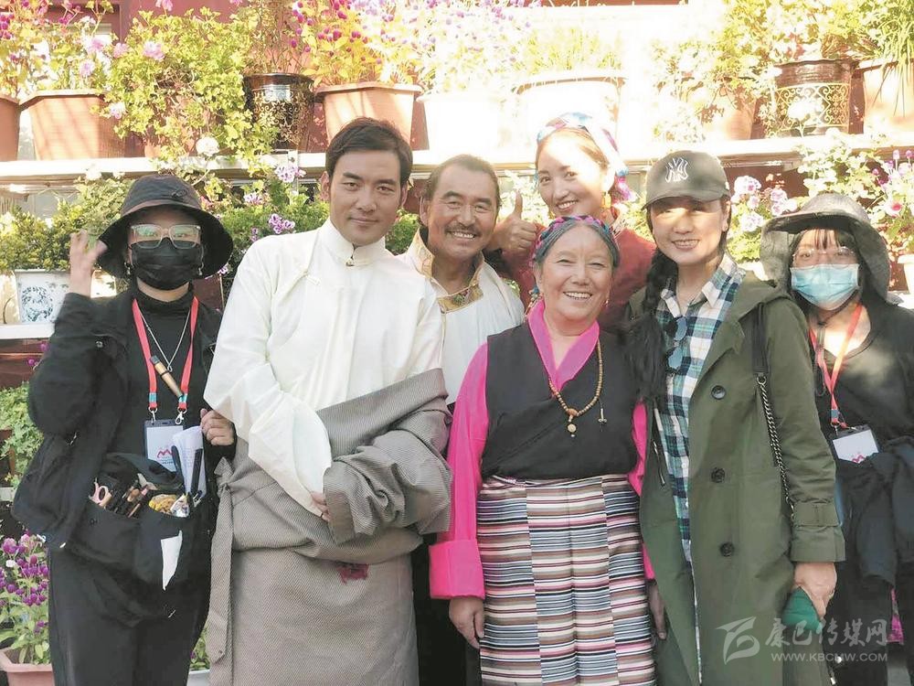 ཕྱོགས་ཡོངས་ནས་དཀར་མཛེས་ཁུལ་གྱི་མཛེས་སྡུག་མངོན་པའི་གློག་བརྙན་ཞིག