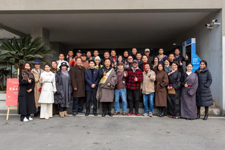 ཁྲེན་ཏུའུ་རུ་བོད་ཀྱི་དམངས་གཞས་དང་འབྲེལ་བའི་ཚོགས་འདུ་ཞིག་འཚོགས།