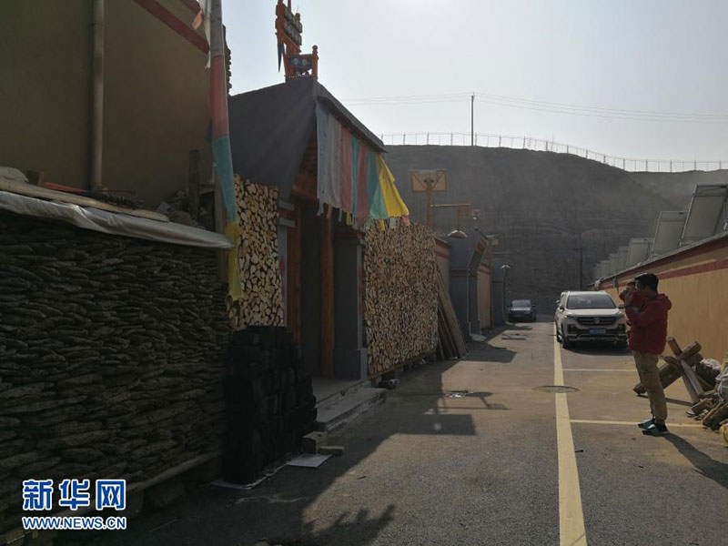 ཀླེ་གཞུག་གྲོང་ཚོ་རི་སྒང་ནས་སྤོས་ཏེ་“ཆུ་སྣུམ་ལས་དཀོན་པའི་”ལོ་རྒྱུས་མཇུག་བསྒྲིལ་བ།