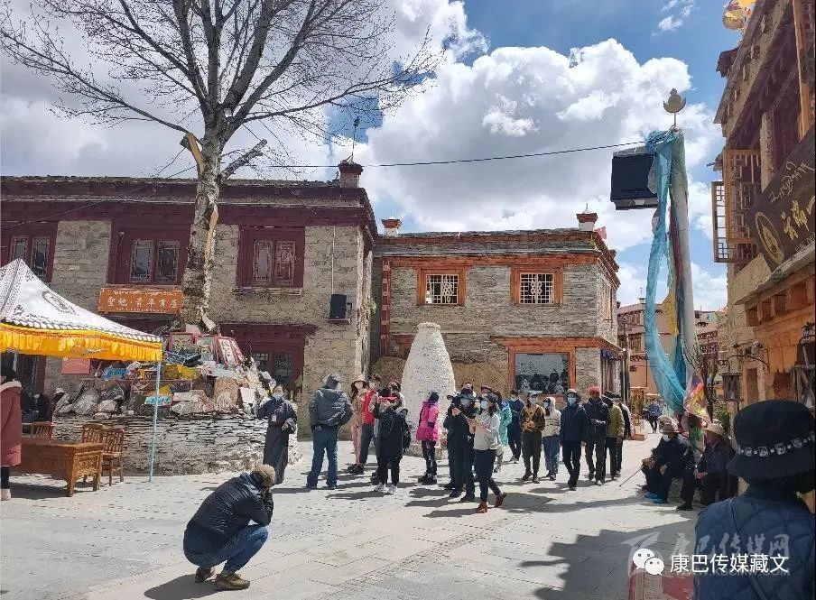 གནམ་ལོ་སར་ཚེས་ཀྱི་གུང་གསེང་ལ་དཀར་མཛེས་ཁུལ་ལ་ཡུལ་སྐོར་བ་མང་པོ་འབྱོར།