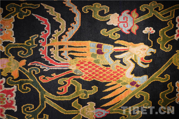 ལོ་ངོ་སྟོང་རྒྱུན་འཛིན་བྱས་པའི་བོད་རུམ་ལ་མི་རིགས་ཀྱི་རིག་གནས་འཛིན་སྤེལ་འདྲེས་གསུམ་གྱི་སྙིང་བཅུད་ཁེངས་ཡོད།