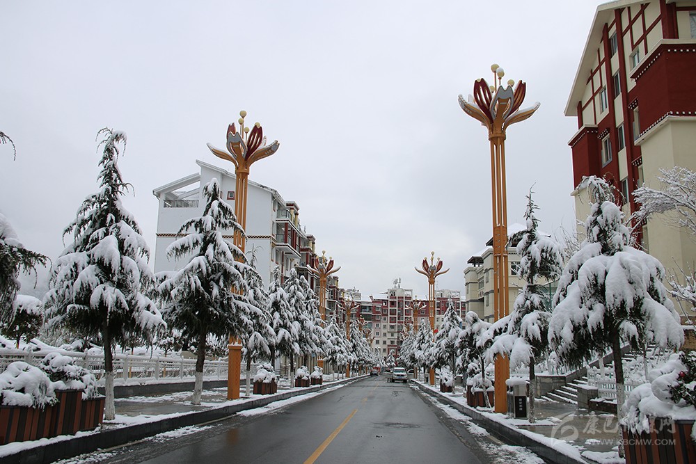 ལོ་ལྔའི་འཆར་འགོད་བཅུ་བཞི་པའི་རིང་རང་ཁུལ་གྱི་འཕེལ་རྒྱས་ཁོར་ཡུག་དང་ཁྱད་ཆོས།
