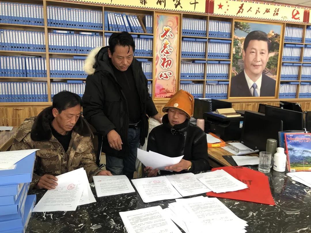 ཨ་ཕྱུག་དམངས་ཕན་ཞབས་ཞུའི་ལྟེ་གནས་ཀྱི་རྣམ་འགྱུར་བཟང་། 