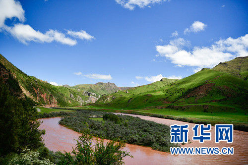རྫ་ཆུའི་ཆུ་འགོའི་ལྗང་མདོག་ལམ་བུ་འཚོལ་ཞིབ་བྱེད་པ།