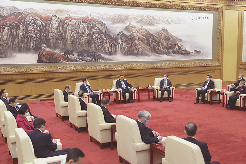 ཞི་ཅིན་ཕིང་གིས་ཏང་ཕྱིའི་མི་སྣ་དང་ལྷན་དུ་དཔྱིད་གསར་དུས་ཆེན་བསུས་པ།