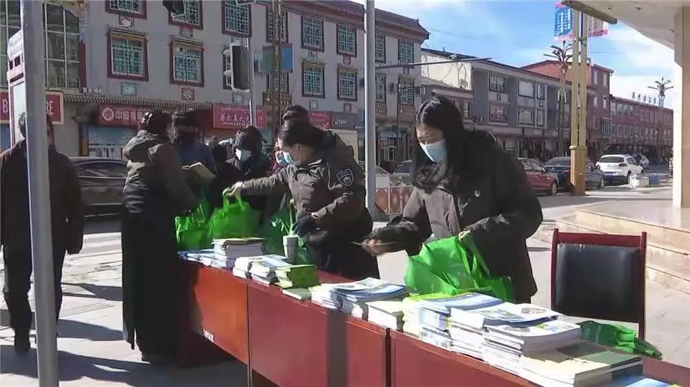 མཛོད་དགེ་རྫོང་གིས་འཛམ་གླིང་བརླན་སའི་ཉིན་མོ་ཐེངས་ཉེར་ལྔ་བ་བསུས།