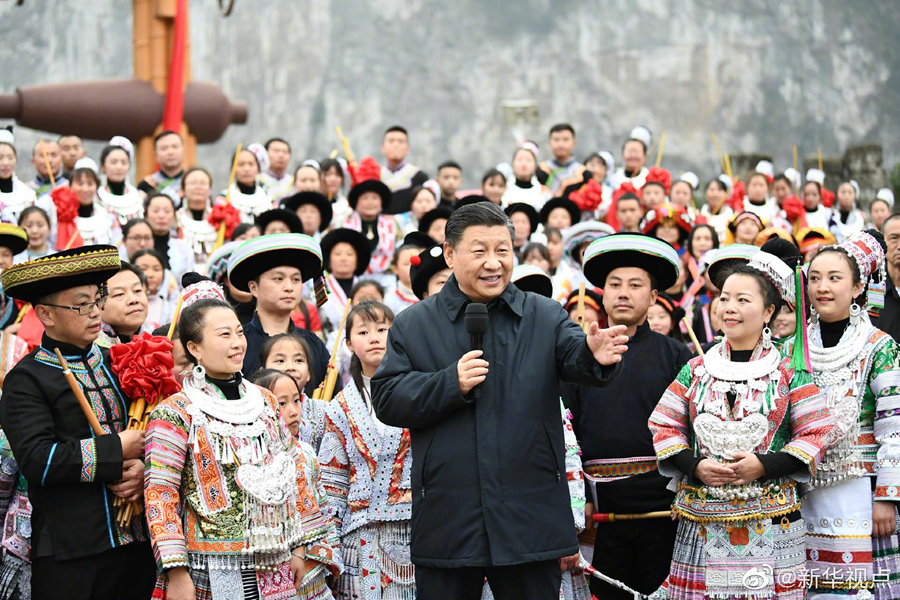ཞི་ཅིན་ཕིང་ཀོས་ཀྲོའུ་རུ་རྟོག་ཞིབ་གནང་བར་ཕེབས་ཏེ་རྒྱལ་ཡོངས་ཀྱི་རིགས་སོ་སོའི་མི་དམངས་ལ་ལོ་སར་གྱི་བཀྲ་ཤིས་སྨོན་འདུན་ཞུས།