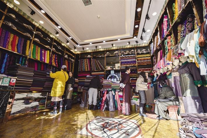 ལོ་གསར་འཆར་ཉེ་བའི་མཚམས་ལ་བོད་ཆས་བྲིན་པ།