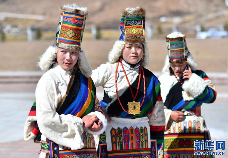 ལོ་གསར་གྱི་གཟབ་མཆོར་སྤྲས་པའི་འབྲོག་པ།