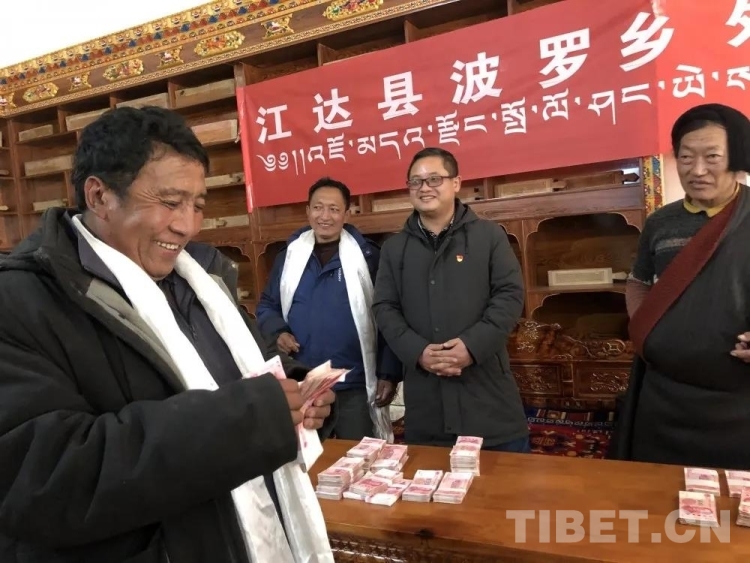 ཨ་ཕ། ད་ལོར་ང་ཁྱོད་དང་མཉམ་དུ་གྲོང་ཚོ་ནས་ལོ་གསར་གཏོང་རྒྱུ་ཡིན།