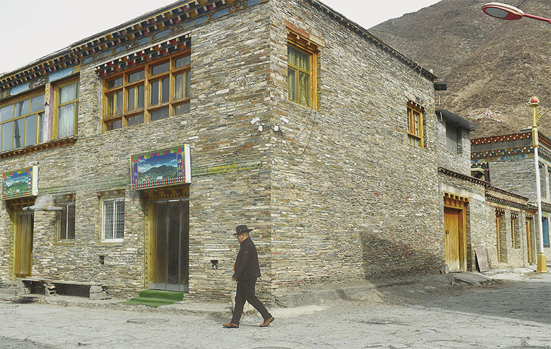 འབྲི་ཆུའི་ཆུ་འགོའི་སྲོལ་རྒྱུན་གྲོང་ཚོ་བརྟན་སྲུང་བྱེད་མཁན།