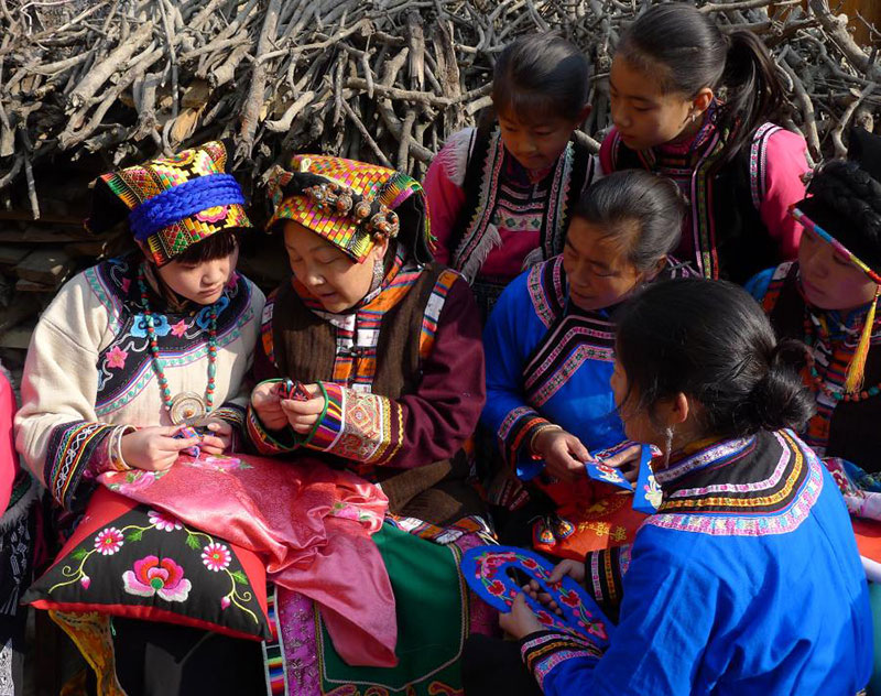 ཧྭ་ཁྲུན་དབྱིང་གིས་མོའི་འཚེམ་དྲུབ་སྒྱུ་རྩལ་ལ་བསྟོད་བསྔགས་བྱས་འདུག 