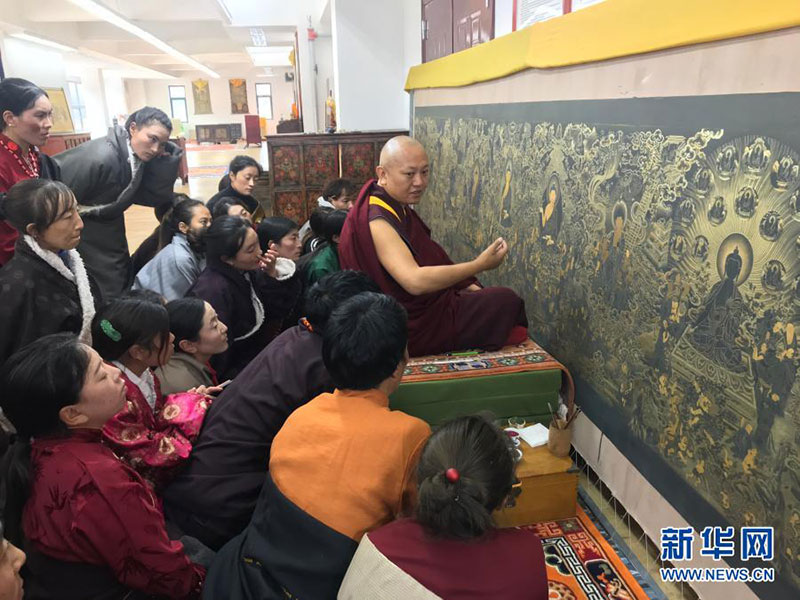 དངོས་བཤུས་གློག་བརྙན་《ལྷ་བཟོའི་ཕ་ཡུལ》ལ་ལྗར་པན་ནས་དགའ་བསུ་ཐོབ།