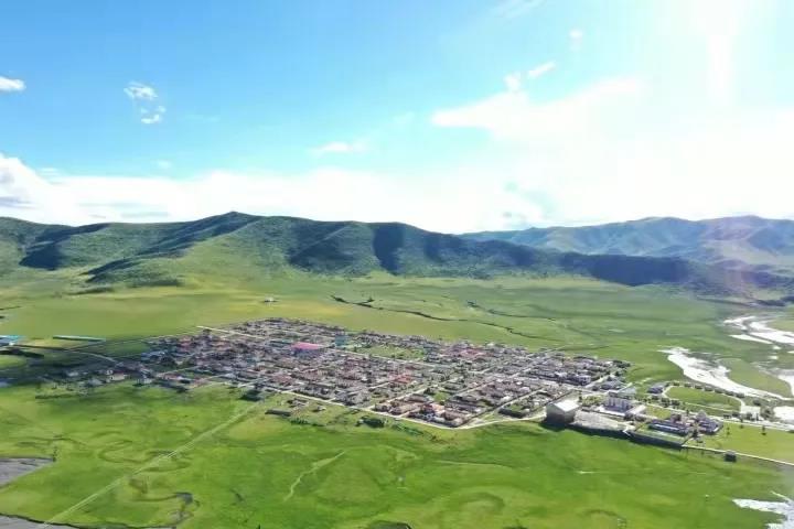 ཨ་མཆོག་གྲོང་རྡལ་གྱིས་གྲོང་གསེབ་དར་རྒྱས་ལ་སྐུལ།