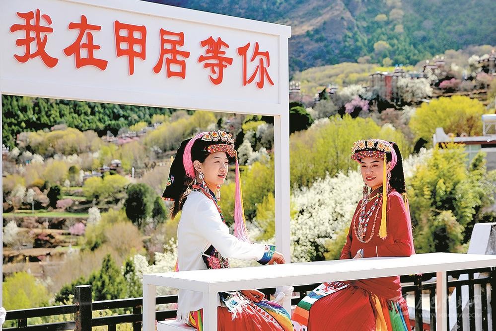 མཁར་རྫོང་རྒྱལ་ཁམས་སུ་དཔྱིད་ཀྱི་དཔལ་ཡོན་རྒྱས།