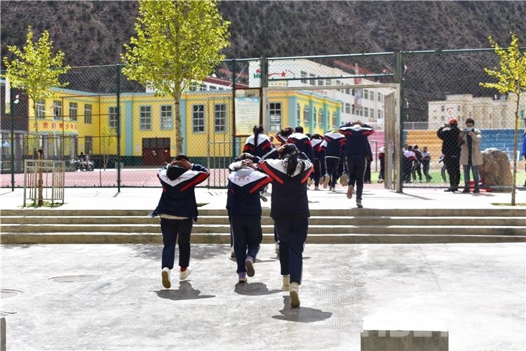 གནོད་འགོག་གནོད་སེལ་སློབ་གྲྭར་སྤེལ་བ།