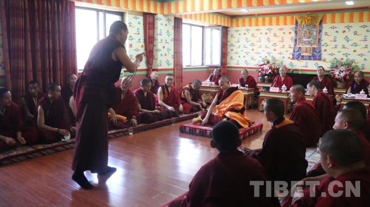བོད་བརྒྱུད་ནང་བསྟན་གྱི་མཐོ་རམས་པ་སྐབས་བཅུ་བདུན་པའི་མཐོ་རིམ་ཡོན་གནས་ཀྱི་རྩོད་རྒྱུགས་པེ་ཅིང་དུ་སྤེལ་བ།