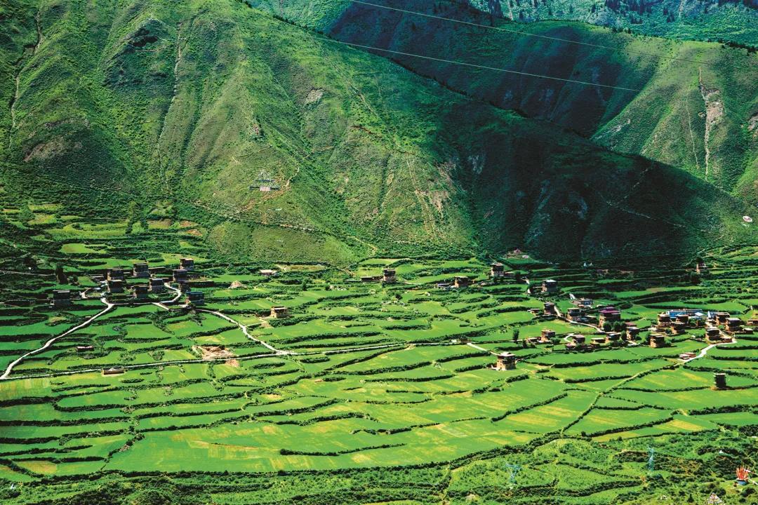 དུས་རབས་གསར་པའི་གྲོང་སྡེ། 