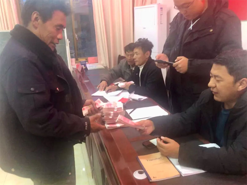 གླ་ཆ་ཆད་འགྱངས་ཕྱིར་ལེན་ཐབས་བྱས།
