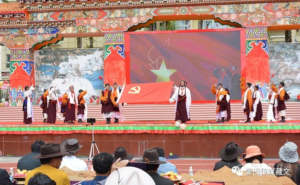 ར་རྔ་ཁ་སློབ་ཆུང་གིས་དྲུག་གཅིག་བྱིས་པའི་དུས་ཆེན་འདི་ལྟར་བསུ།