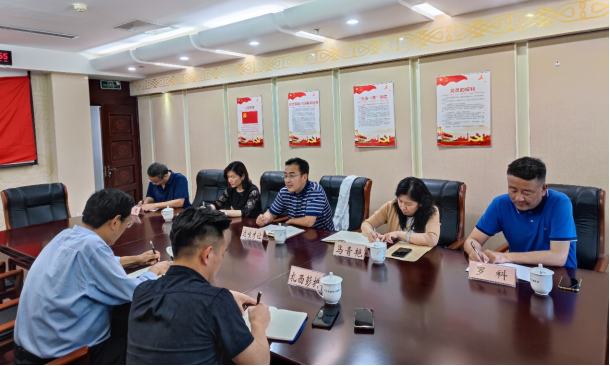 དཀར་མཛེས་ཁུལ་བོད་རིག་པ་ཞིབ་འཇུག་ཁང་པེ་ཅིང་དུ་ལས་ཀ་སྙན་སེང་དང་མཉམ་འབྲེལ་ལས་དོན་དུ་ཕྱིན་པ།