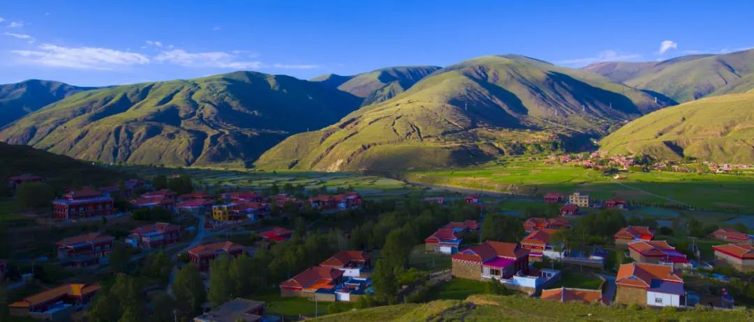 རྦ་དག་གྲོང་པ། མཛེས་སྡུག་ལྡན་པའི་བདེ་སྐྱིད་ཀྱི་གྲོང་གསར།