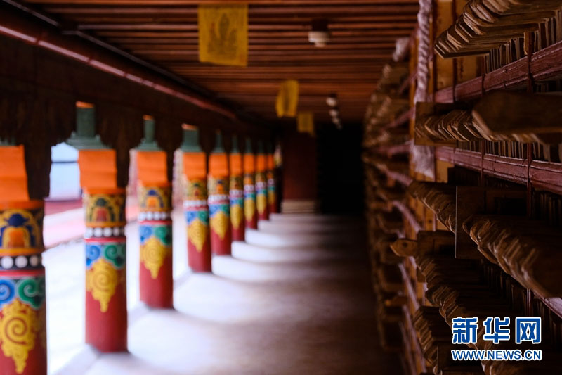 སྡེ་དགེ་པར་ཁང་། 