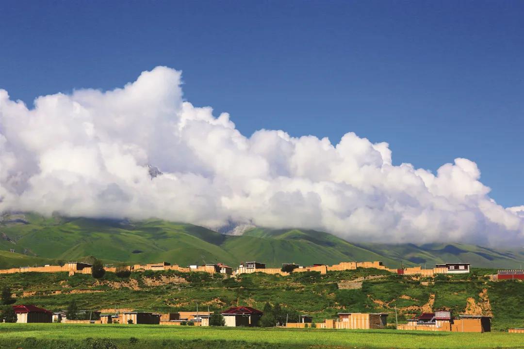 དུས་རབས་གསར་པའི་གྲོང་སྡེ། 