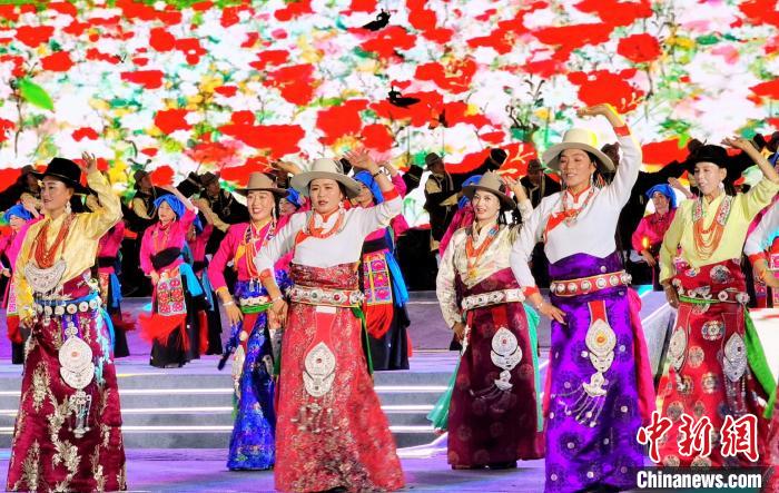 བོད་ཀྱི་རྒྱན་གོས་འགྲེམས་སྟོན། 