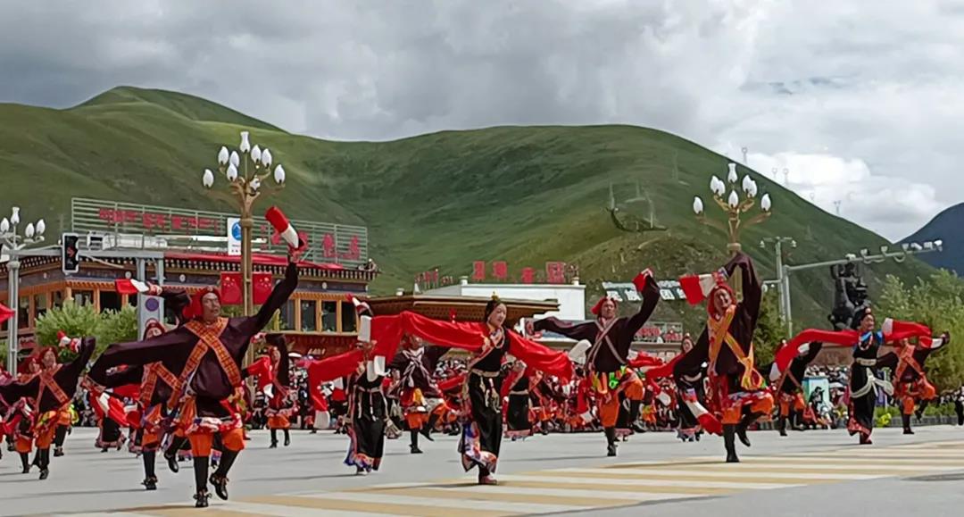 ཡུས་ཧྲུའུ་ཡི་དུས་སྟོན་ཆེན་མོ།