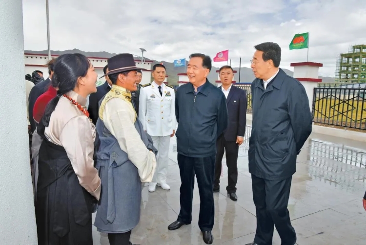 ཝང་དབྱང་གིས་ཀྲུང་དབྱང་སྐུ་ཚབ་ཚོཌ་པའི་སྣེ་ཁྲིད་དེ་ནག་ཆུར་ཕེབས་པ།