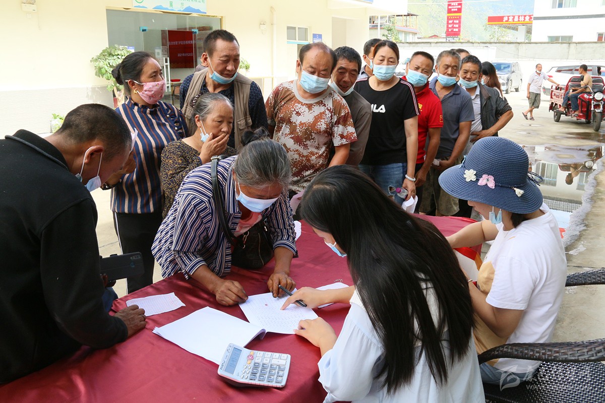 རི་གྲོང་དུ་གློག་རྡུལ་ཚོང་དོན་གཉེར་ནས་ཡུལ་ཐོན་ཁྱད་རྫས་རྒྱལ་ཡོངས་སུ་ཚོང་བྲིན།