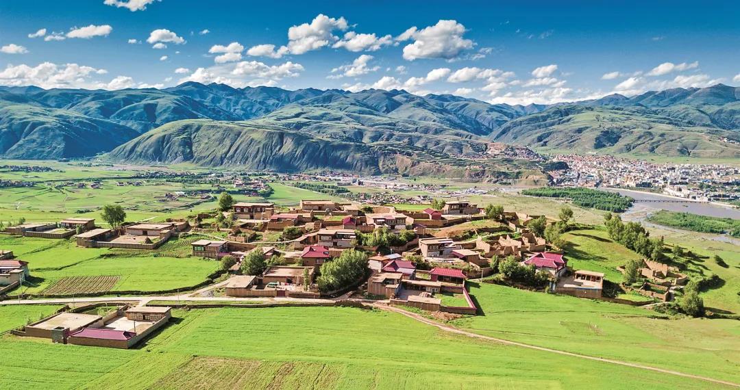 བོད་གྲོང་བརྒྱ་ཡི་རྣམ་པ་གསར་པ་མངོན།